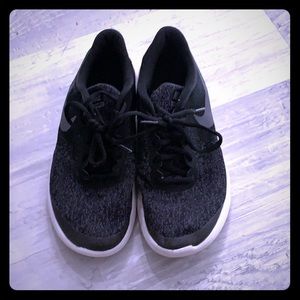 Nike flex contact sneakers 👟